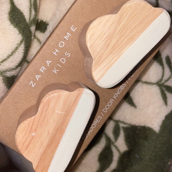 CLOUD WOODEN DOOR KNOB (PACK OF 2) - Picture 9 of 10